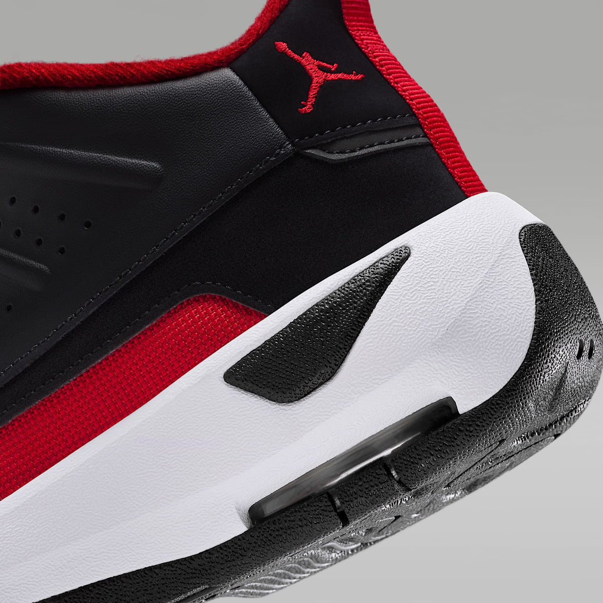 Jordan Max Aura 7 – Negro/Blanco/Rojo universitario – vista 8