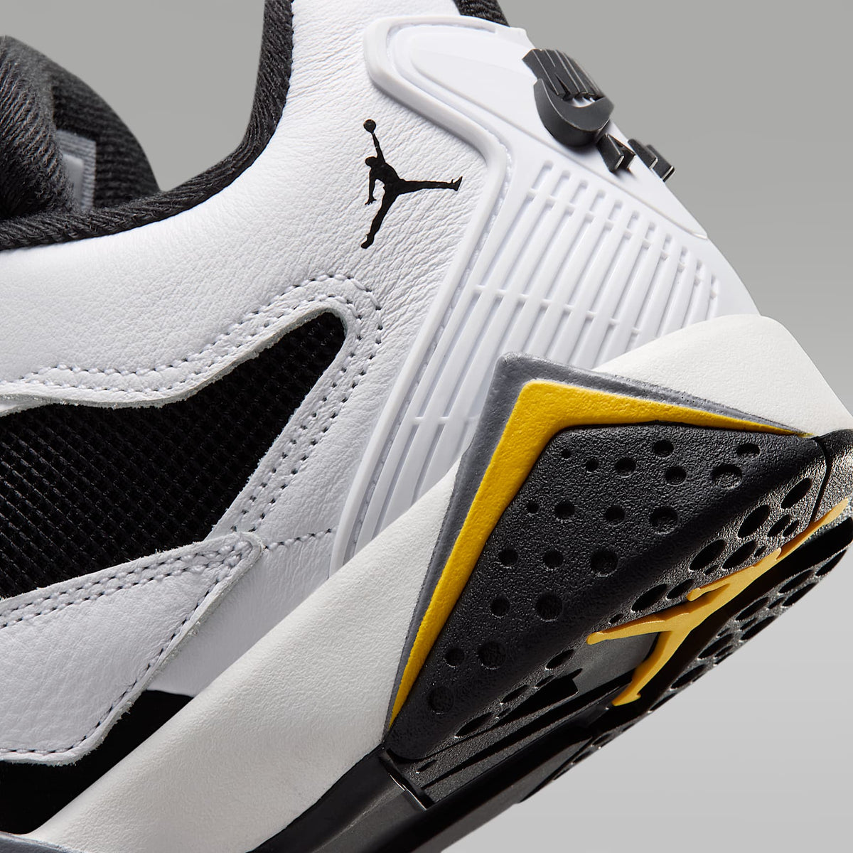 Air Jordan MVP 92 – Blanco/Negro/Gris azul oscuro/Amarillo tour – vista 8