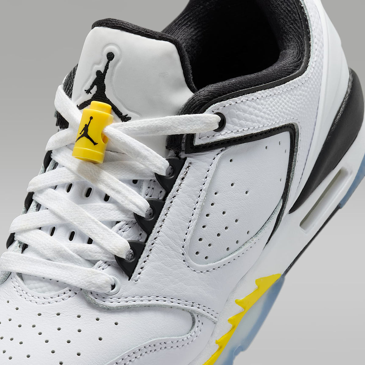 Air Jordan Sixty Plus Low – Blanco/Amarillo tour/Negro – vista 7