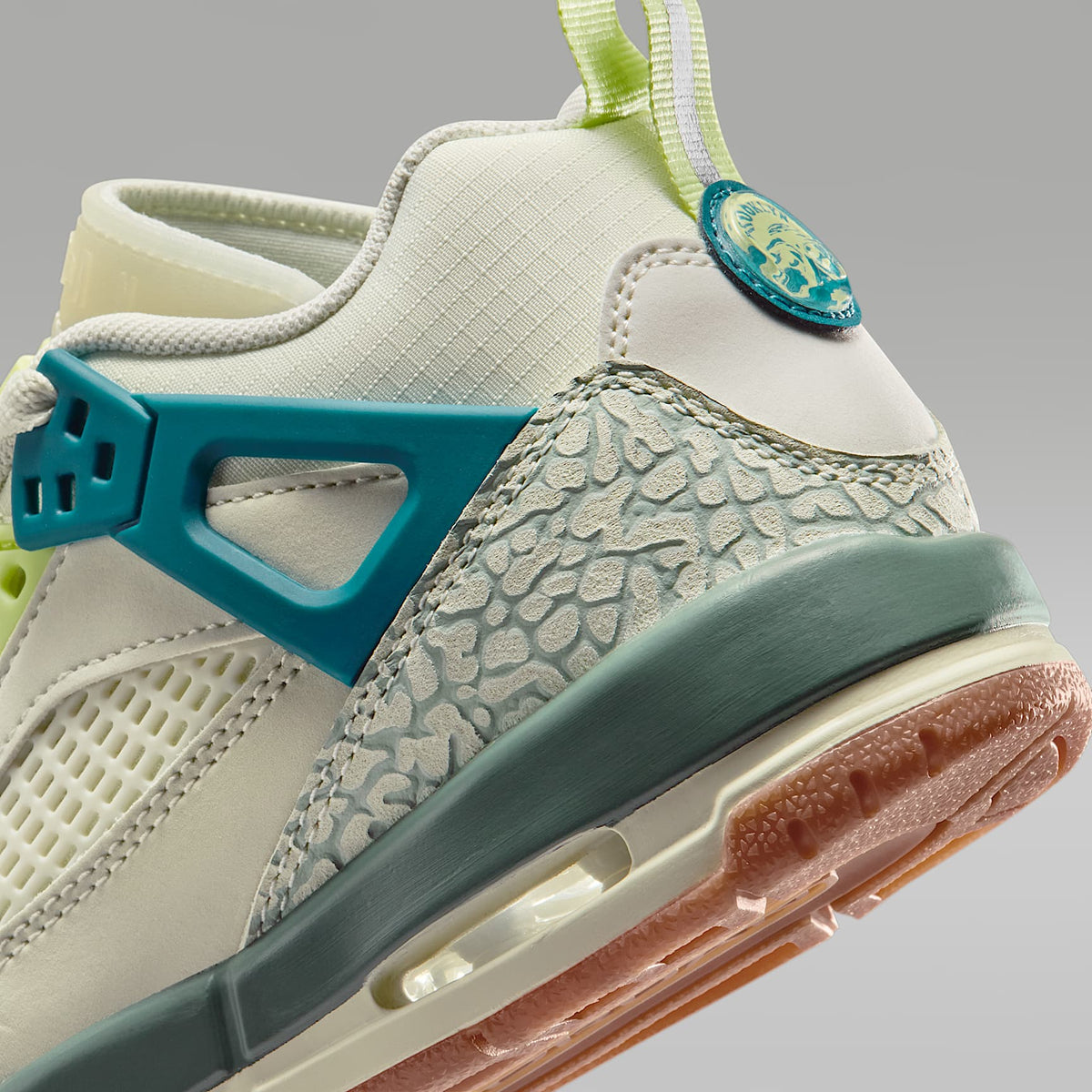 Jordan Spizike Low – Mar de cristal/Salvia empolvado/Toque de limón claro/Verde abismo – vista 8