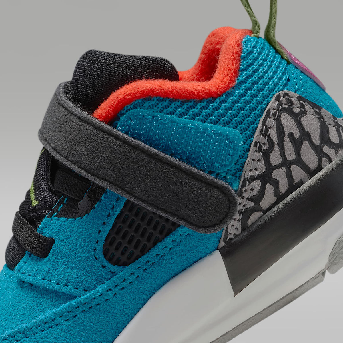 Jordan Spizike Low – Turquesa neo/Carmesí claro/Fucsia cósmico/Verde vivo – vista 8