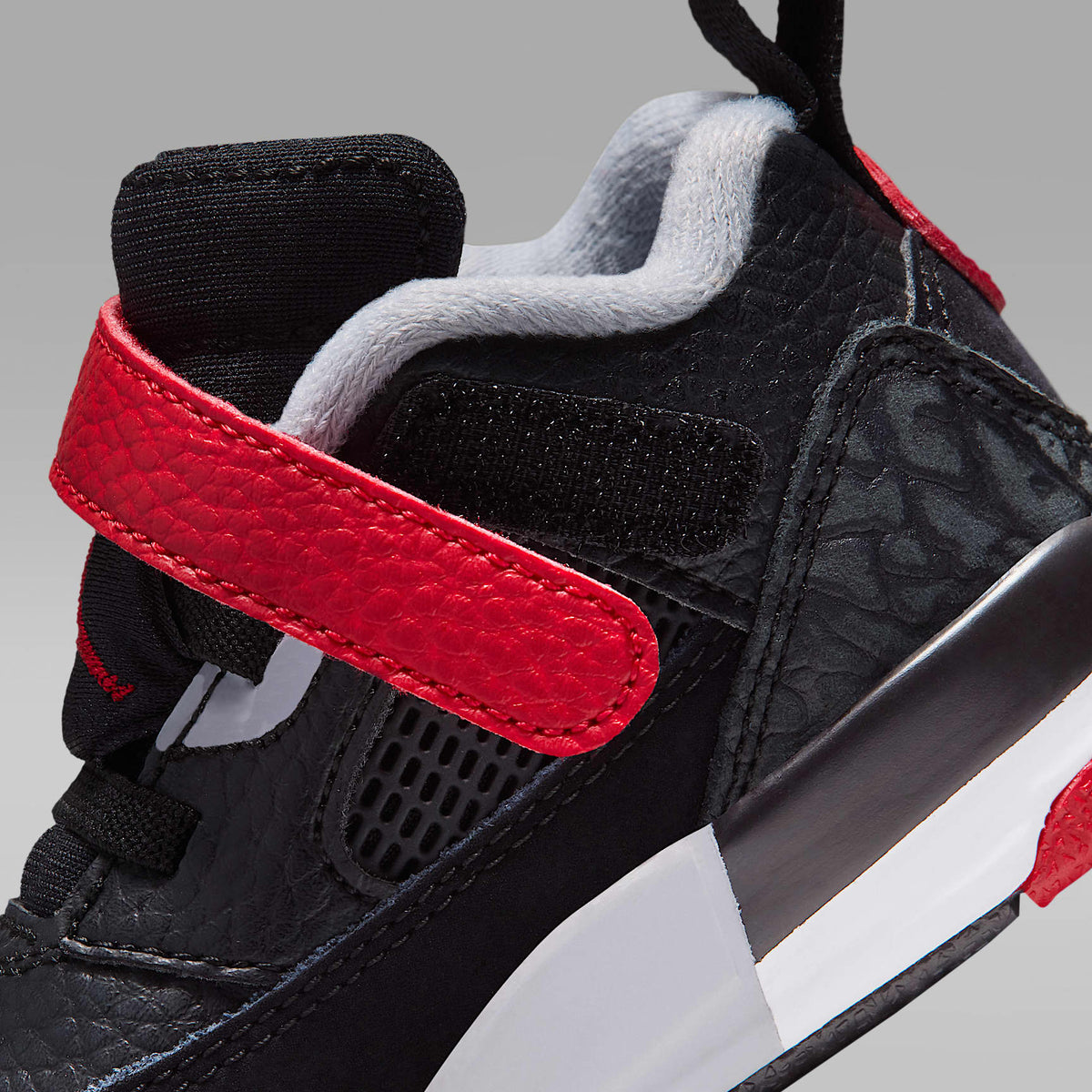 Jordan Spizike Low – Negro/Gris lobo/Blanco/Rojo gimnasio – vista 8