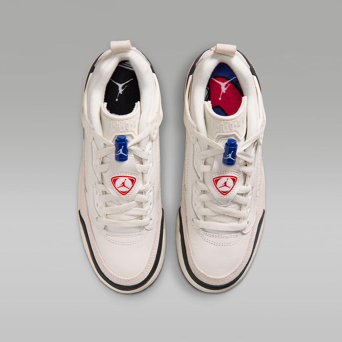 Jordan Spizike Low FC – Fantasma/Vela/Azul eléctrico/Rojo universitario – vista 4