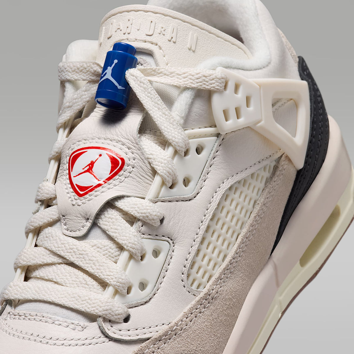 Jordan Spizike Low FC – Fantasma/Vela/Azul eléctrico/Rojo universitario – vista 7