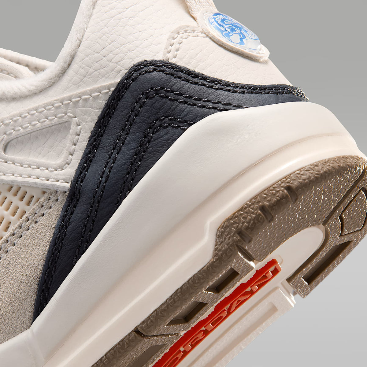 Jordan Spizike Low FC – Fantasma/Vela/Azul eléctrico/Rojo universitario – vista 8