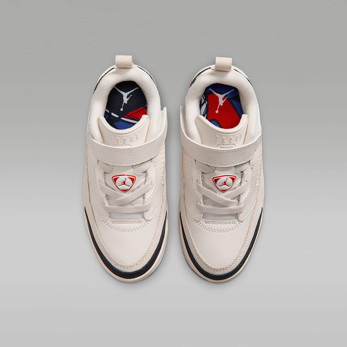 Jordan Spizike Low FC – Fantasma/Vela/Azul eléctrico/Rojo universitario – vista 4