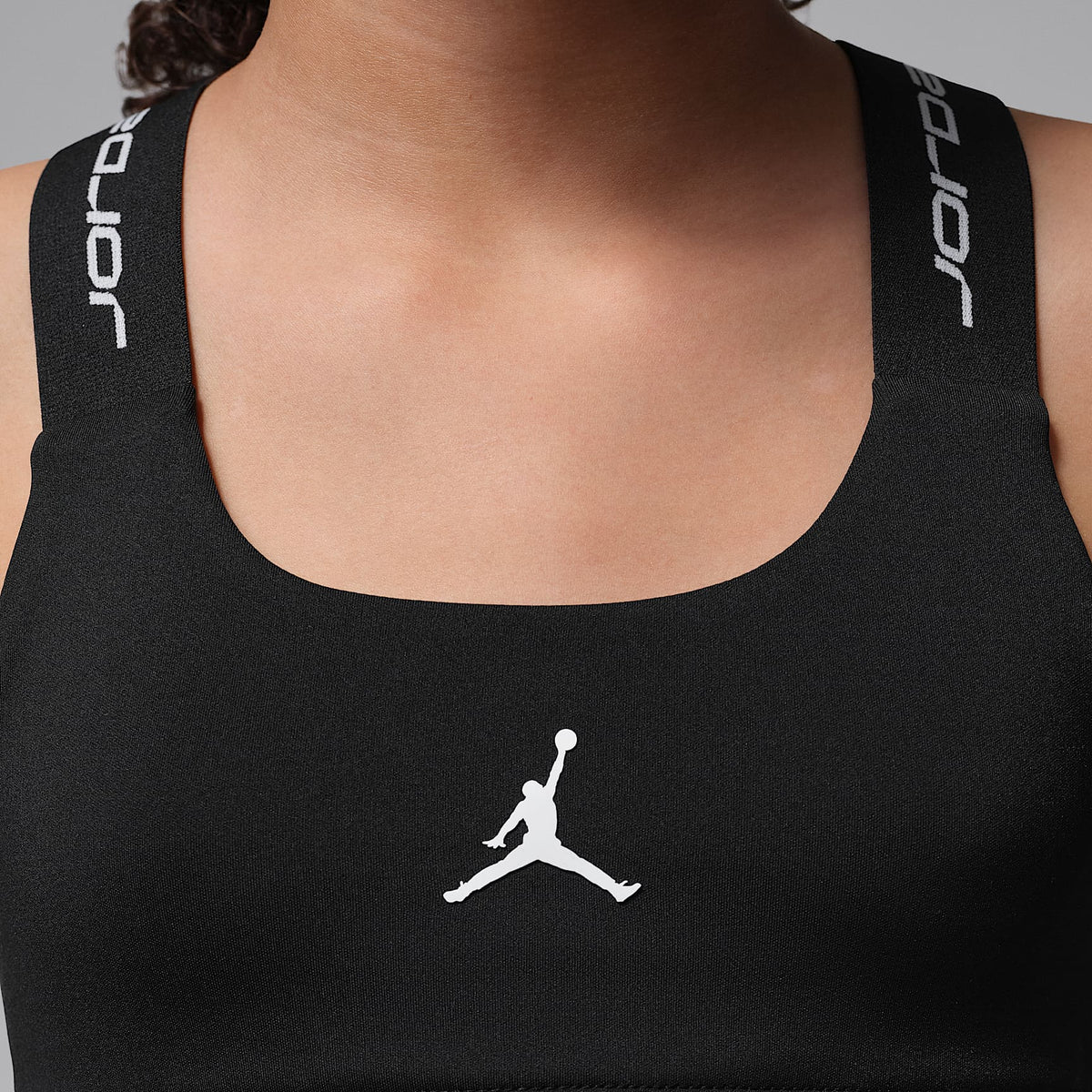 Bra deportivo Dri-FIT para niñas talla grande Jordan – Negro – vista 4