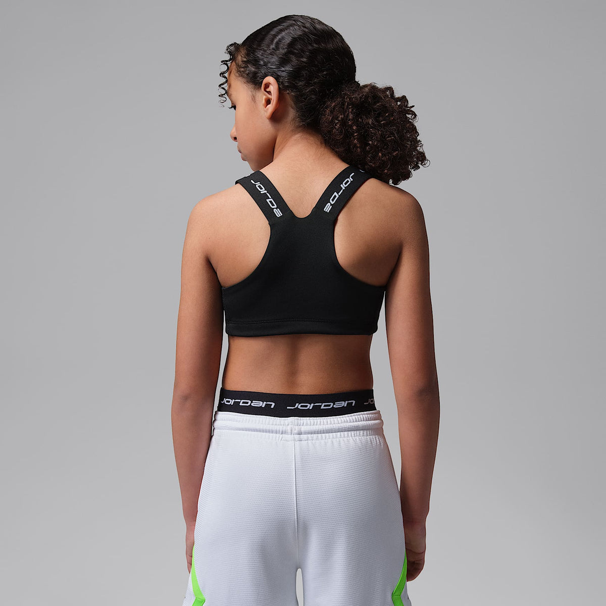 Bra deportivo Dri-FIT para niñas talla grande Jordan – Negro – vista 2
