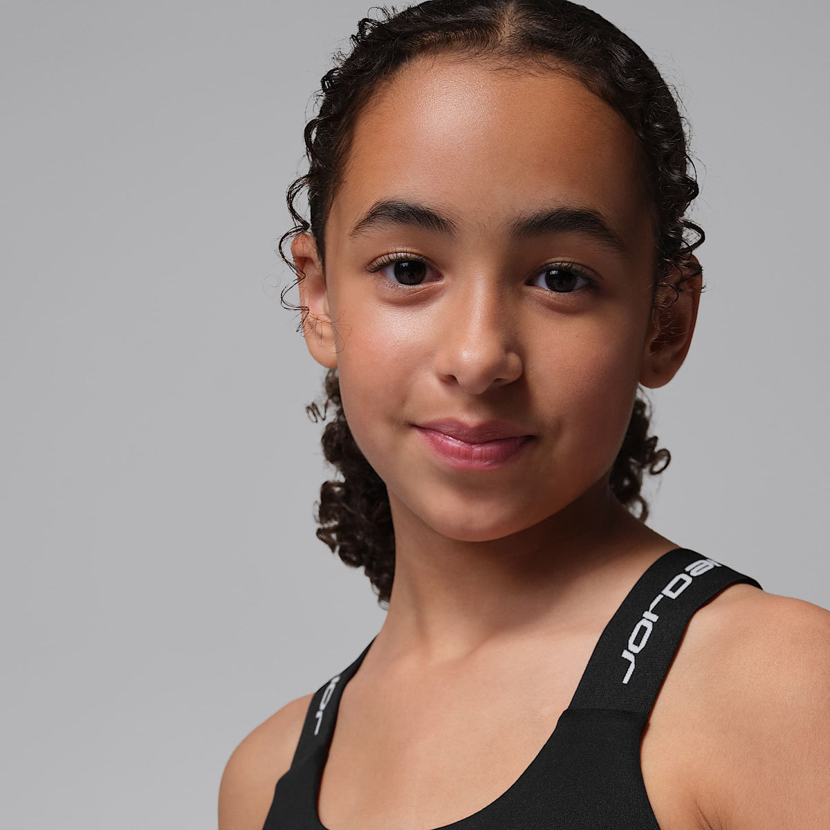 Bra deportivo Dri-FIT para niñas talla grande Jordan – Negro – vista 3