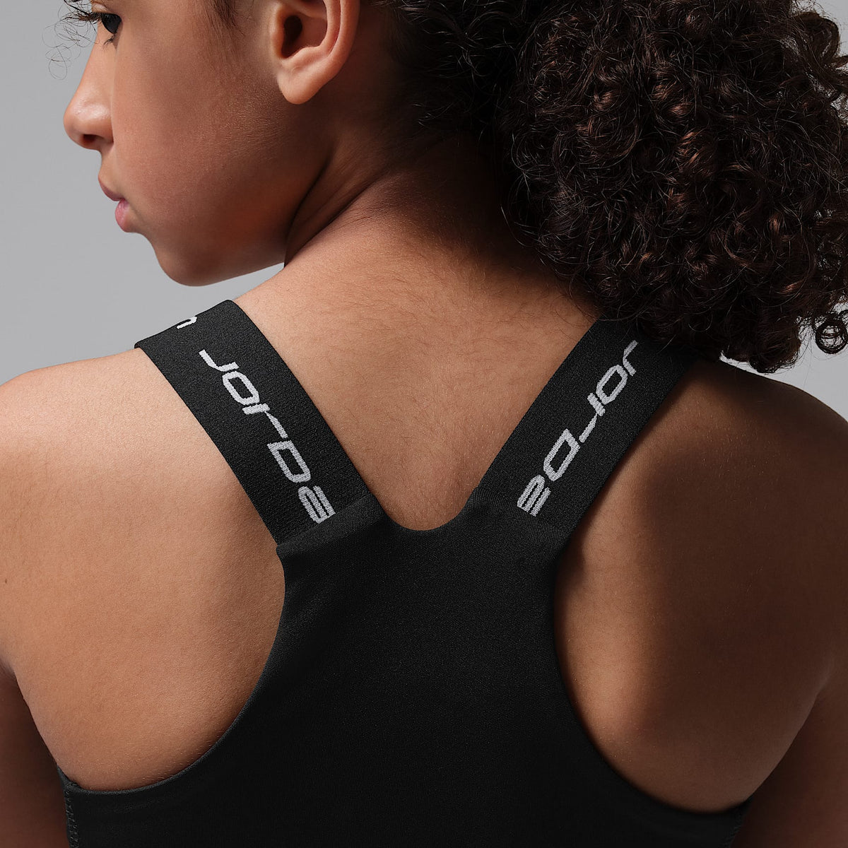 Bra deportivo Dri-FIT para niñas talla grande Jordan – Negro – vista 5