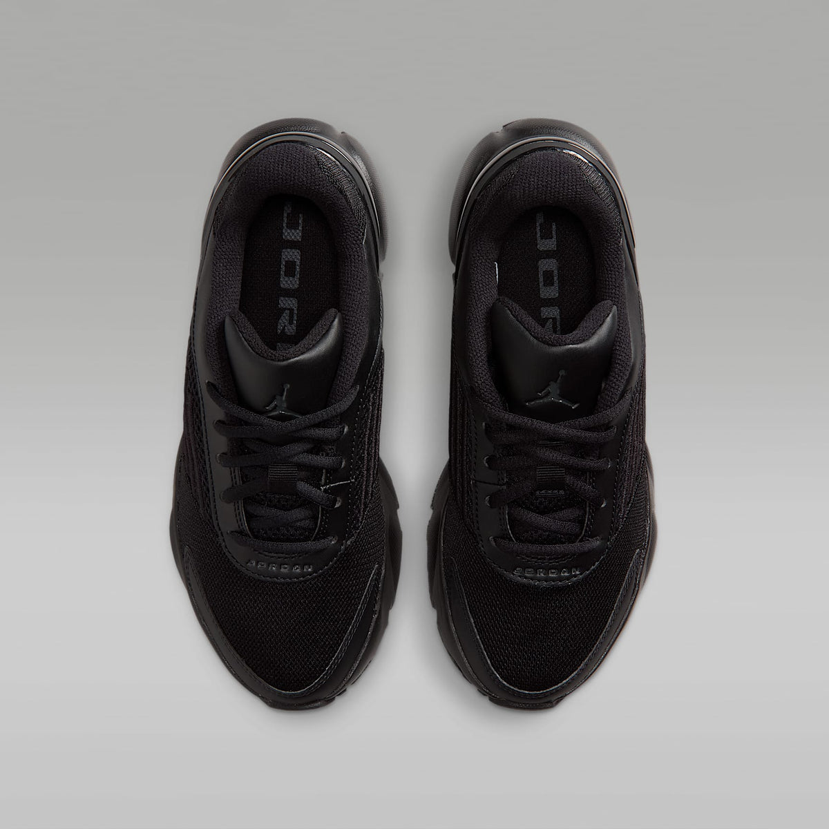 Jordan Trunner Flow – Negro/Gris humo oscuro – vista 4