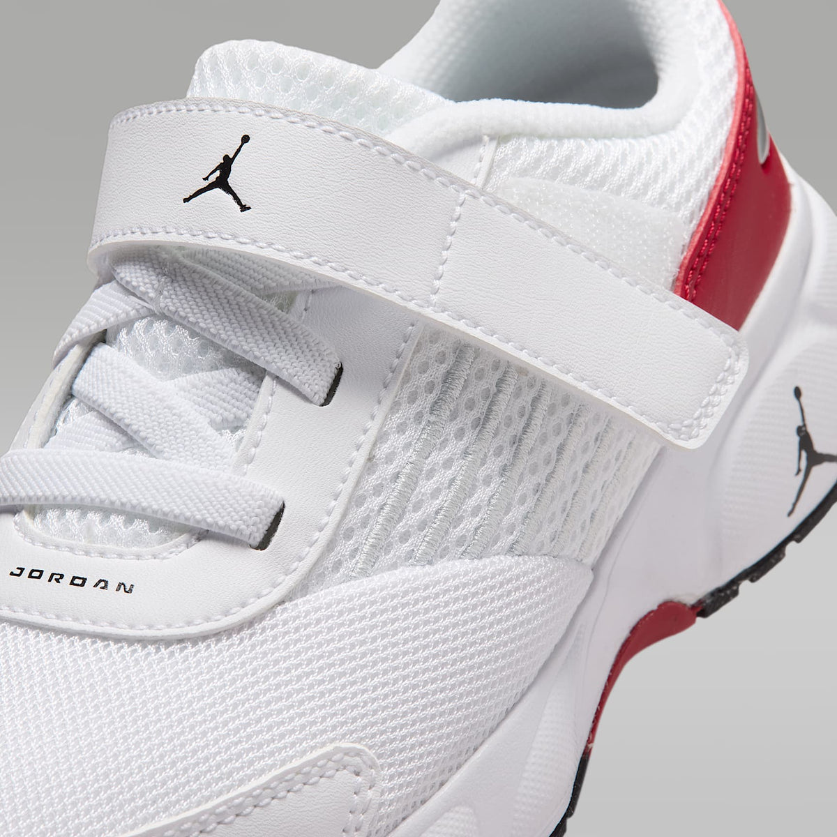 Jordan Trunner Flow – Blanco/Rojo gimnasio/Plata metalizado/Negro – vista 7