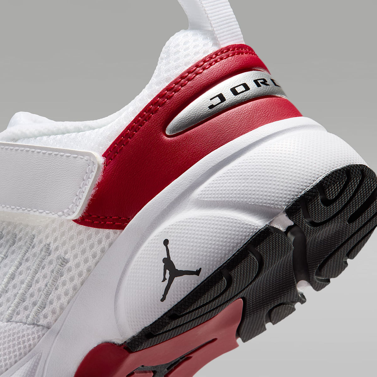 Jordan Trunner Flow – Blanco/Rojo gimnasio/Plata metalizado/Negro – vista 8