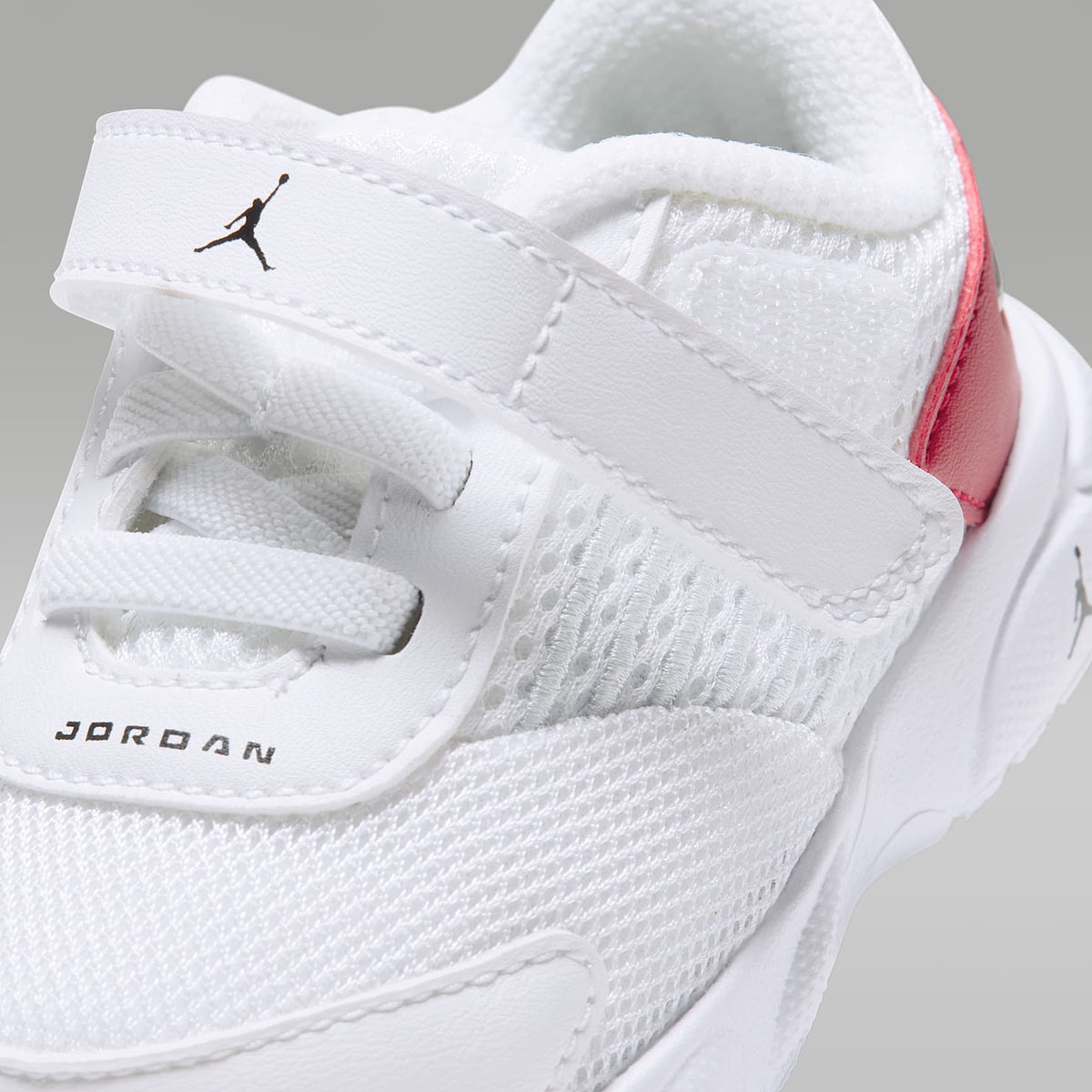 Jordan Trunner Flow – Blanco/Rojo gimnasio/Plata metalizado/Negro – vista 7