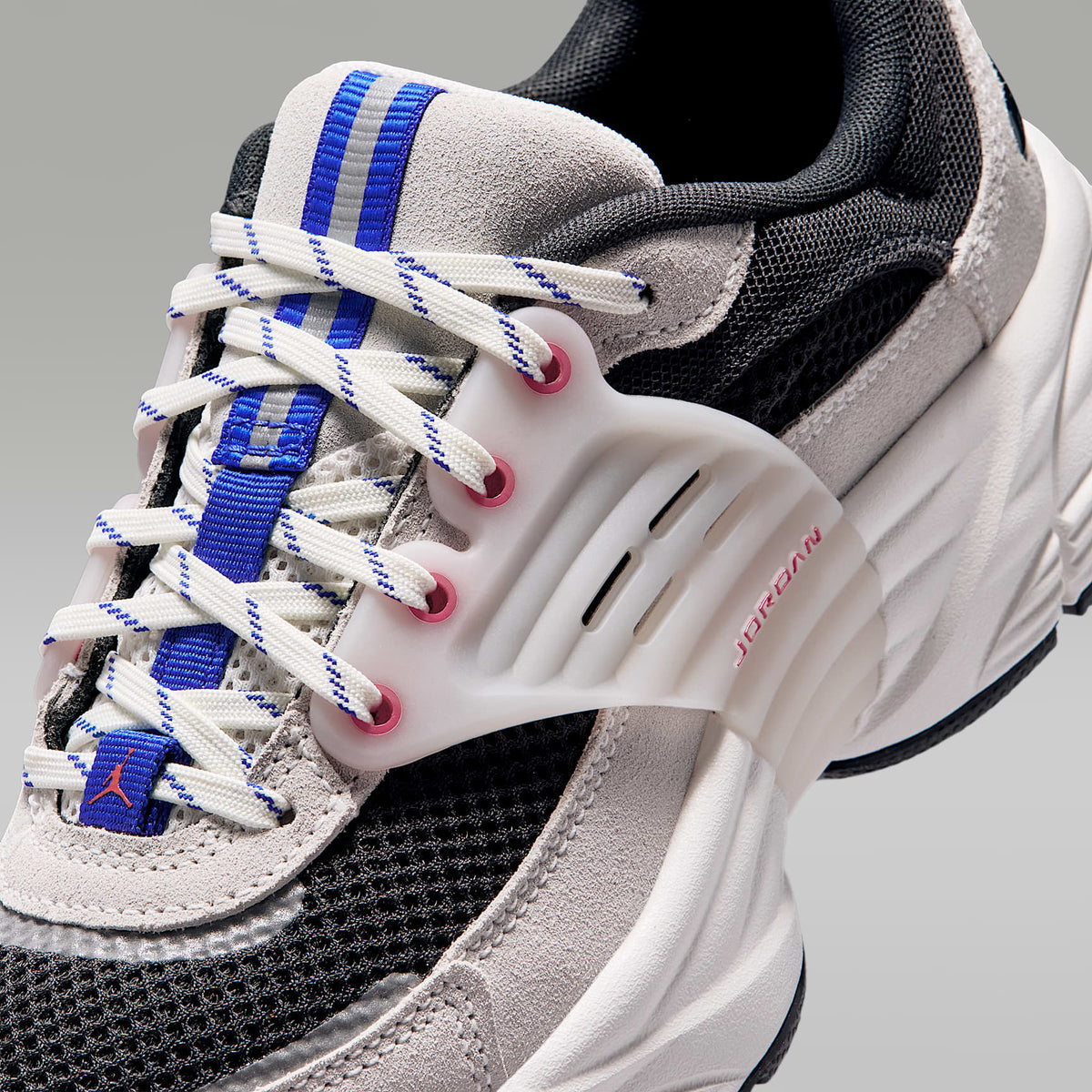 Jordan Trunner O/S – Fantasma/Sombrío apagado/Royal juego/Rojo universitario – vista 7