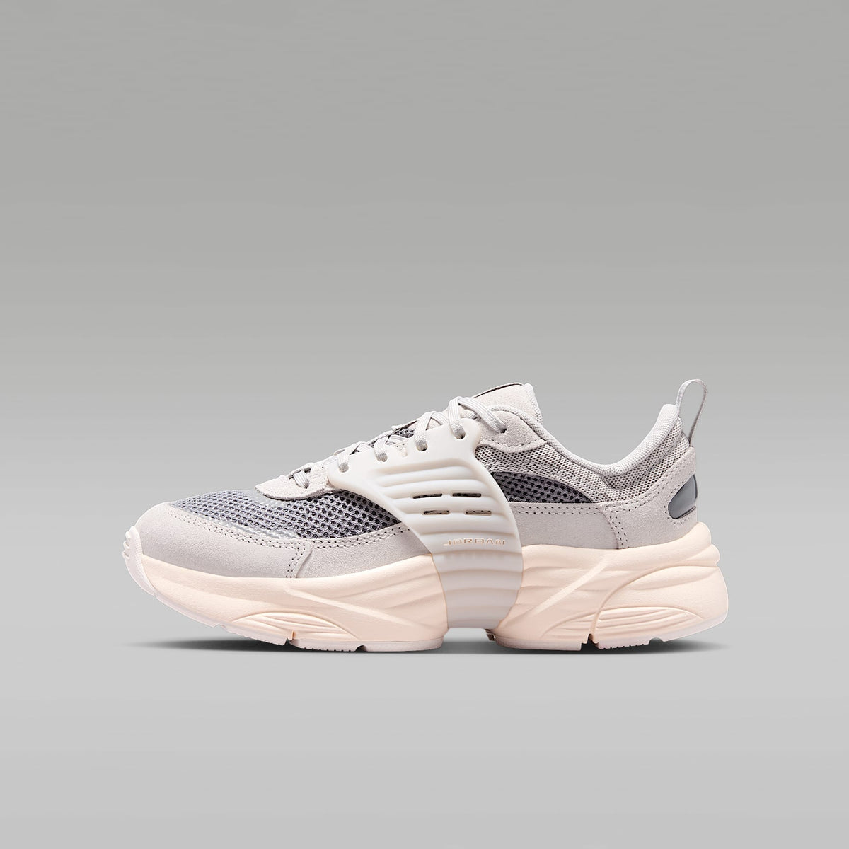 Jordan Trunner O/S – Mena de hierro claro/Gris humo/Tiza/Café medio leyenda – vista 1