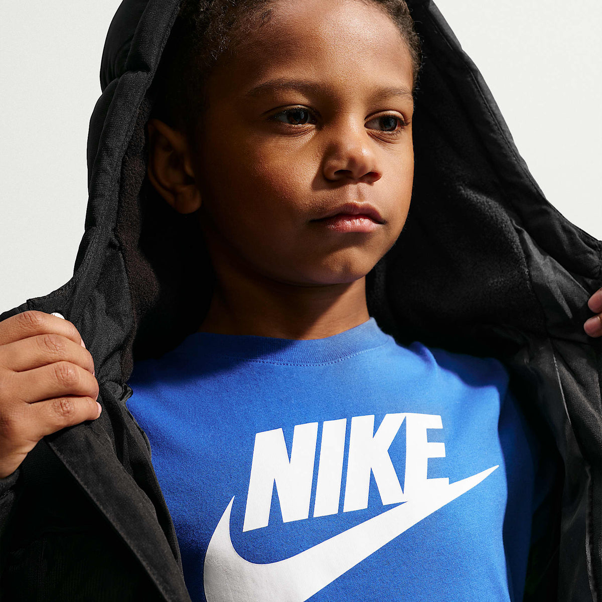 Chamarra acolchada Mixed Media con logotipo de jacquard para niños talla pequeña Nike – Negro – vista 3