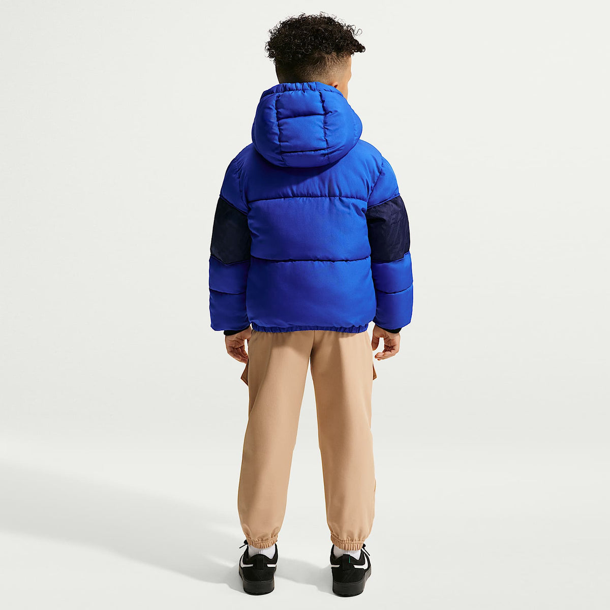 Chamarra acolchada Mixed Media con logotipo de jacquard para niños talla pequeña Nike – Royal juego – vista 5