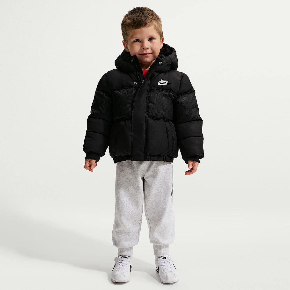 Chamarra acolchada Mixed Media con logotipo de jacquard para niños pequeños Nike – Negro – vista 4