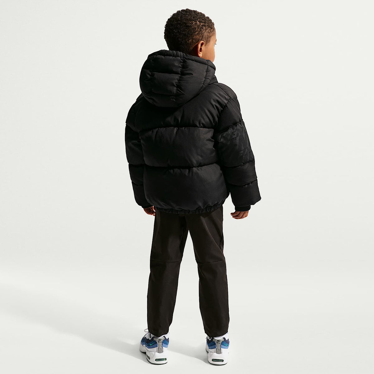 Chamarra acolchada Mixed Media con logotipo de jacquard para niños talla pequeña Nike – Negro – vista 5