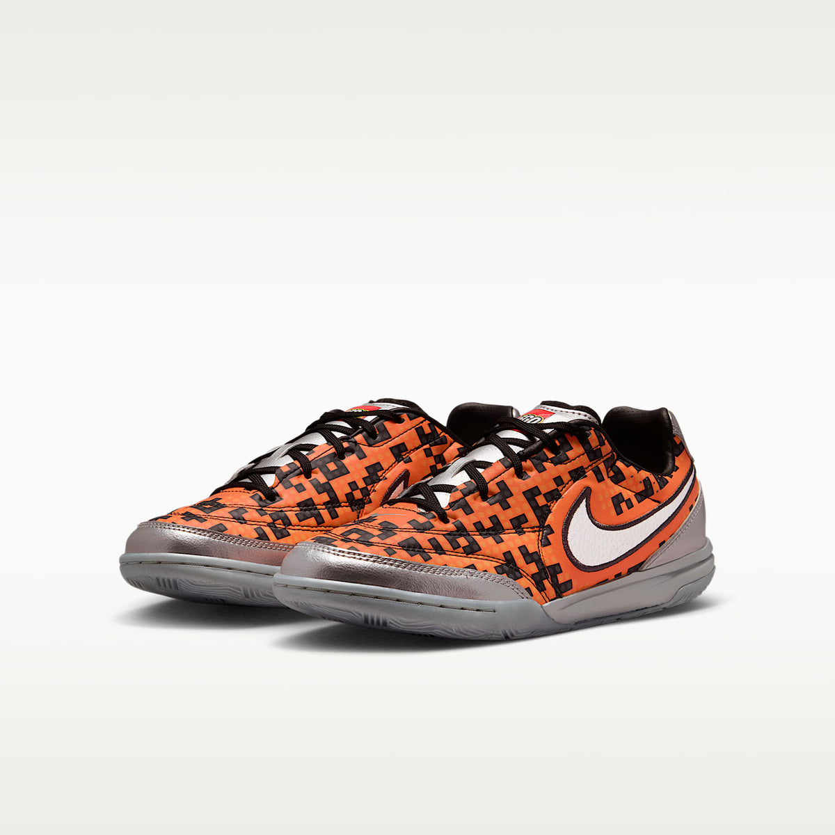 Nike Jr. Streetgato x LEGO® Collection – Plata metalizado/Naranja seguridad/Negro/Blanco – vista 5
