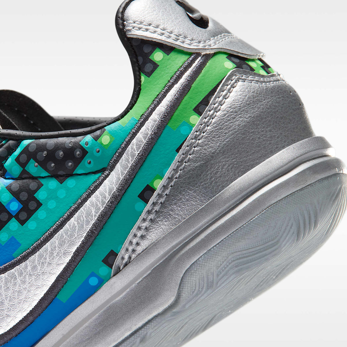 Nike Jr. Streetgato x LEGO® Collection – Plata metalizado/Verde strike/Negro/Blanco – vista 8
