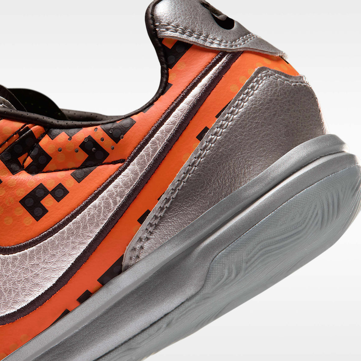 Nike Jr. Streetgato x LEGO® Collection – Plata metalizado/Naranja seguridad/Negro/Blanco – vista 8