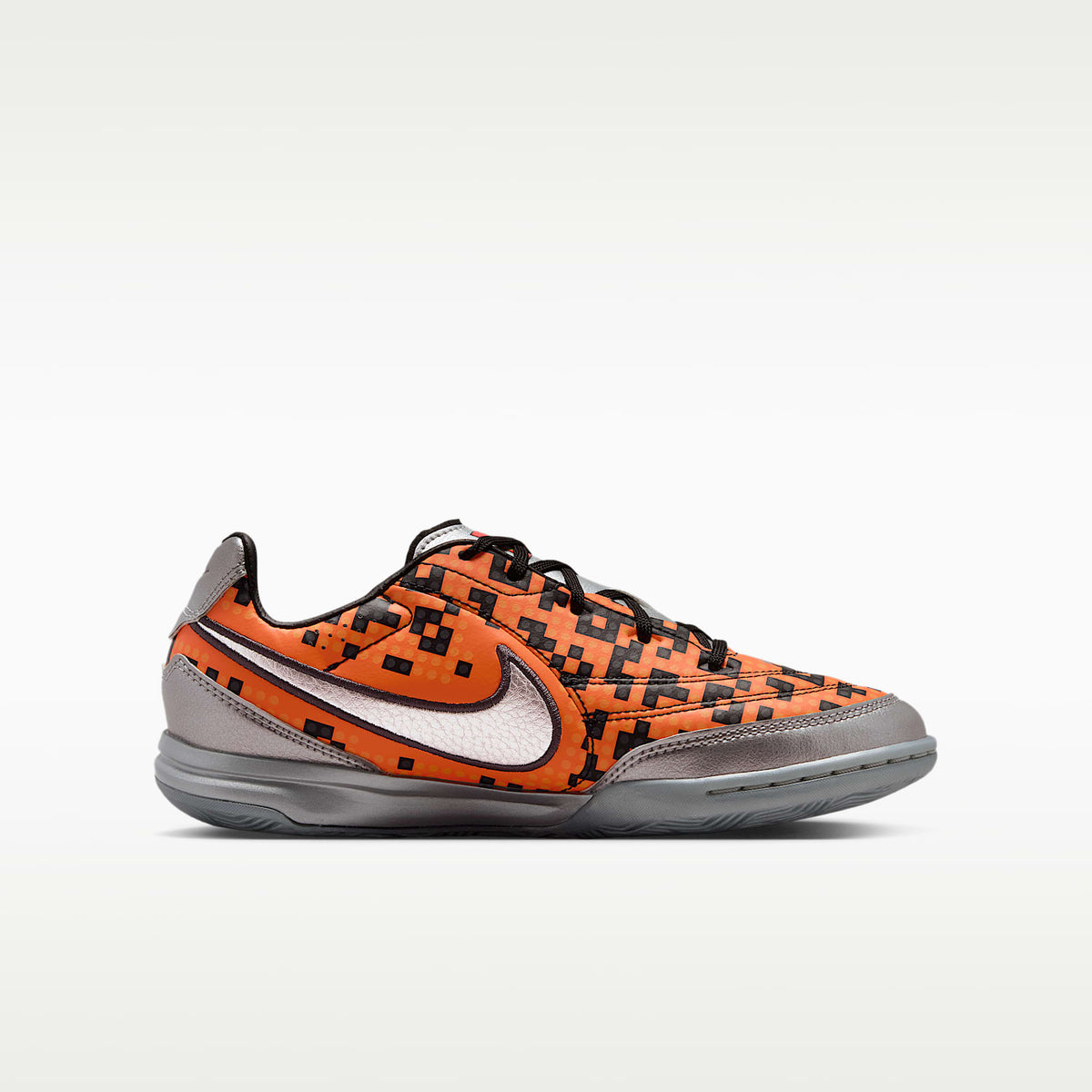 Nike Jr. Streetgato x LEGO® Collection – Plata metalizado/Naranja seguridad/Negro/Blanco – vista 3