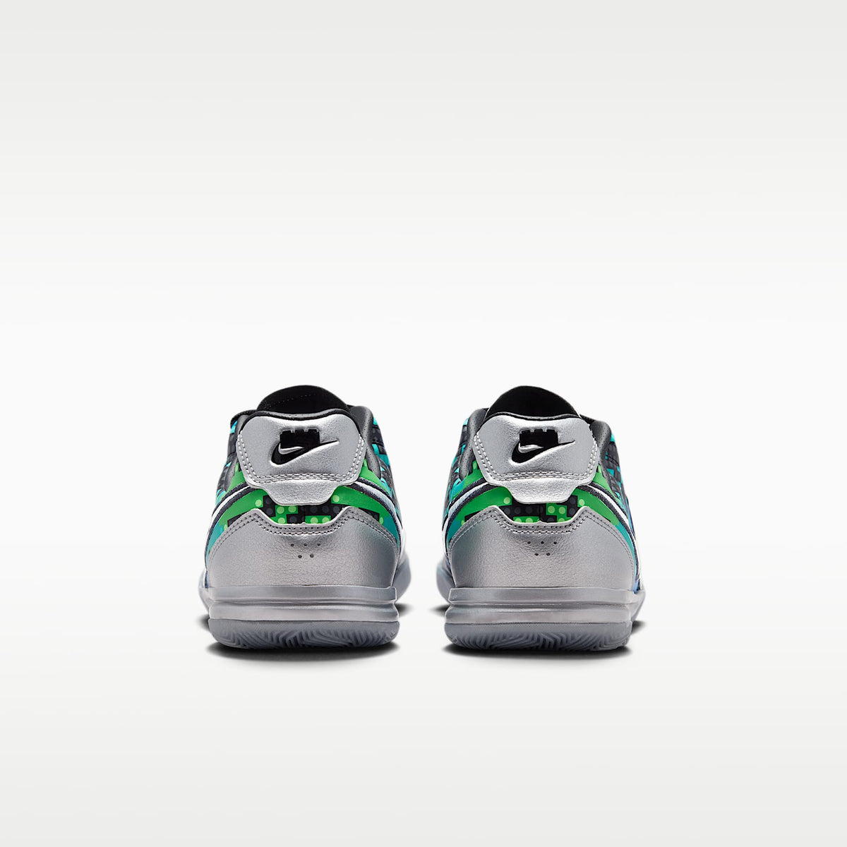 Nike Jr. Streetgato x LEGO® Collection – Plata metalizado/Verde strike/Negro/Blanco – vista 6