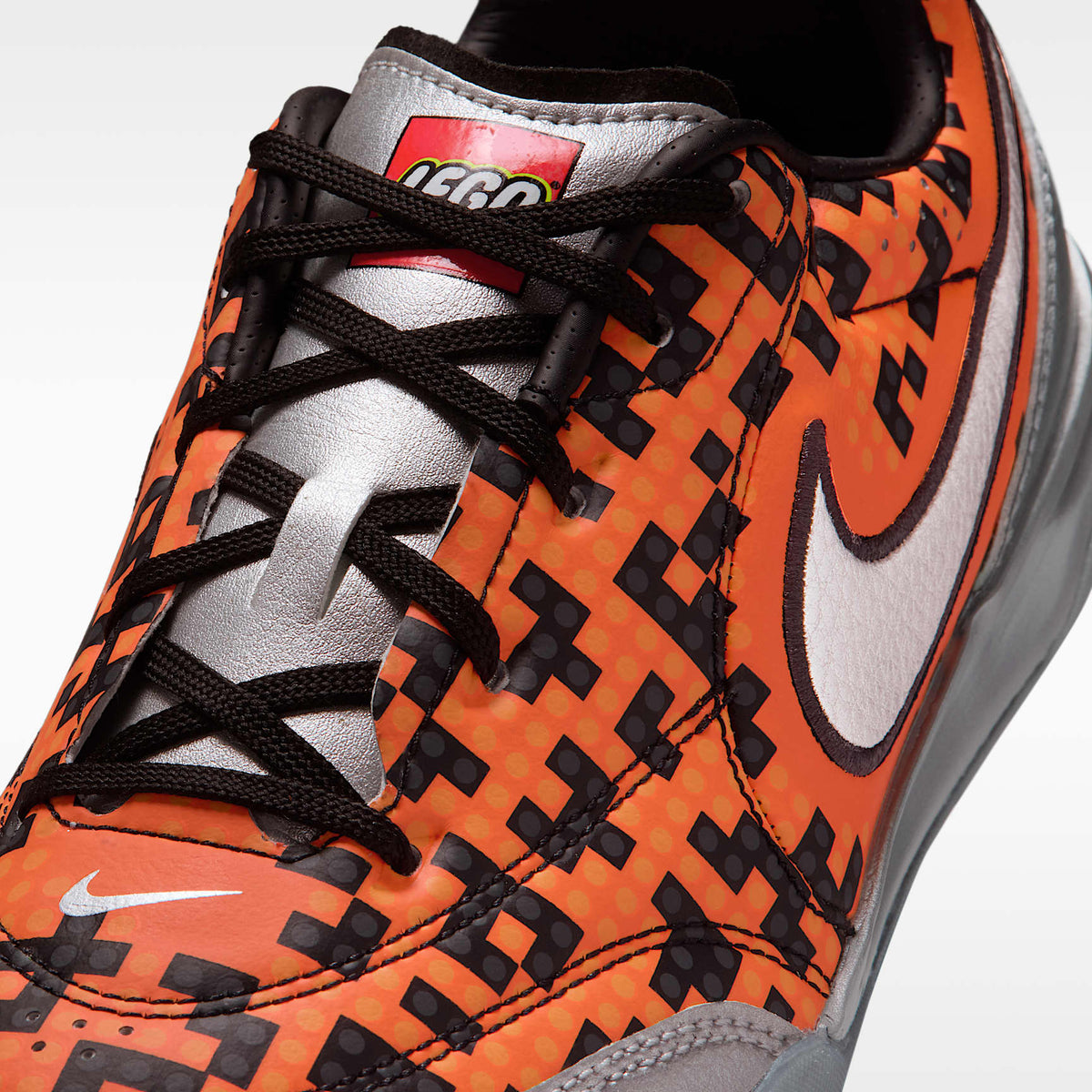 Nike Jr. Streetgato x LEGO® Collection – Plata metalizado/Naranja seguridad/Negro/Blanco – vista 7