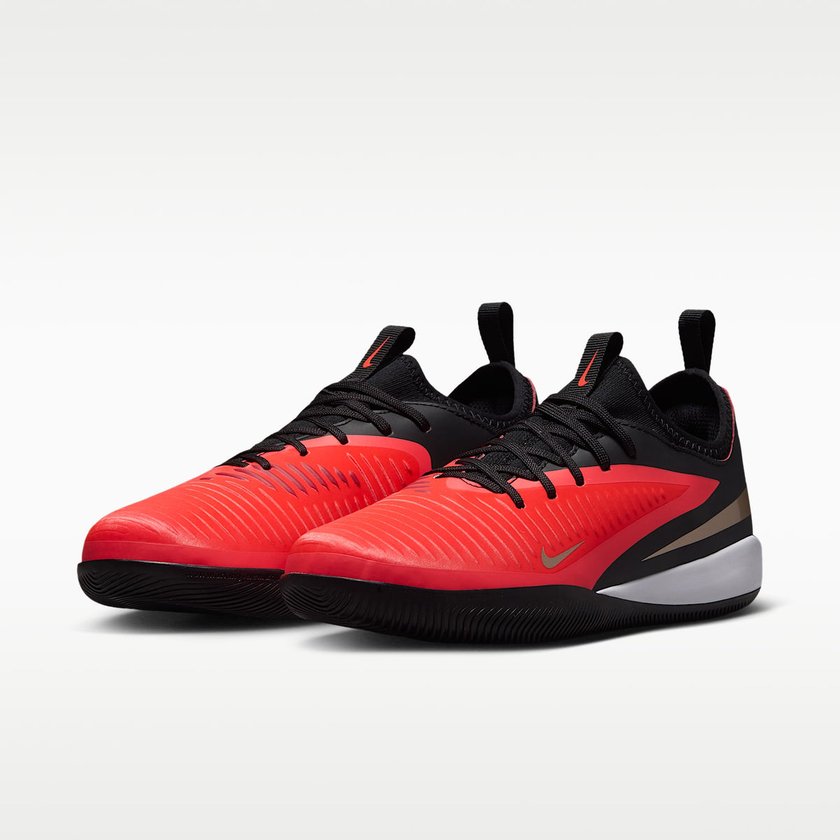 Nike Jr. Phantom 6 Low Academy – Carmesí brillante/Carmesí brillante/Negro – vista 5