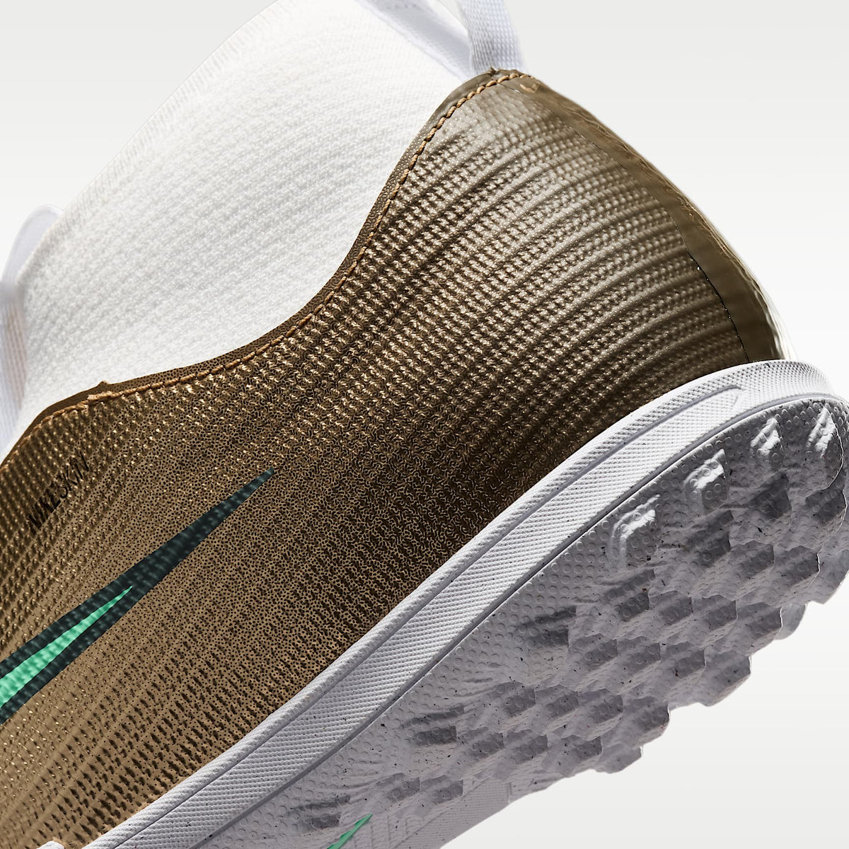 Nike Jr. Mercurial Superfly 11 Academy "Kylian Mbappé" – Oro metalizado/Verde resplandor – vista 8