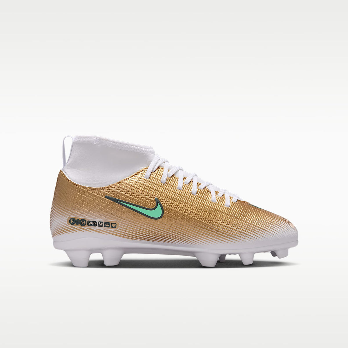 Nike Jr. Mercurial Superfly 11 Club "Kylian Mbappé" – Oro metalizado/Verde resplandor – vista 3