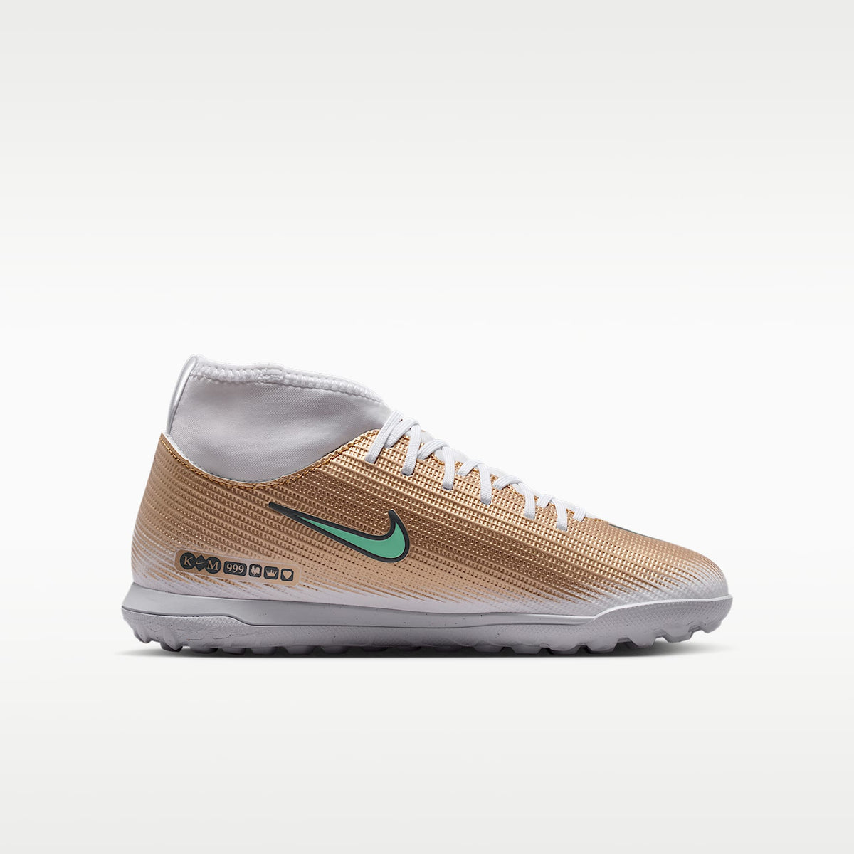 Nike Jr. Mercurial Superfly 11 Club "Kylian Mbappé" – Oro metalizado/Verde resplandor – vista 3