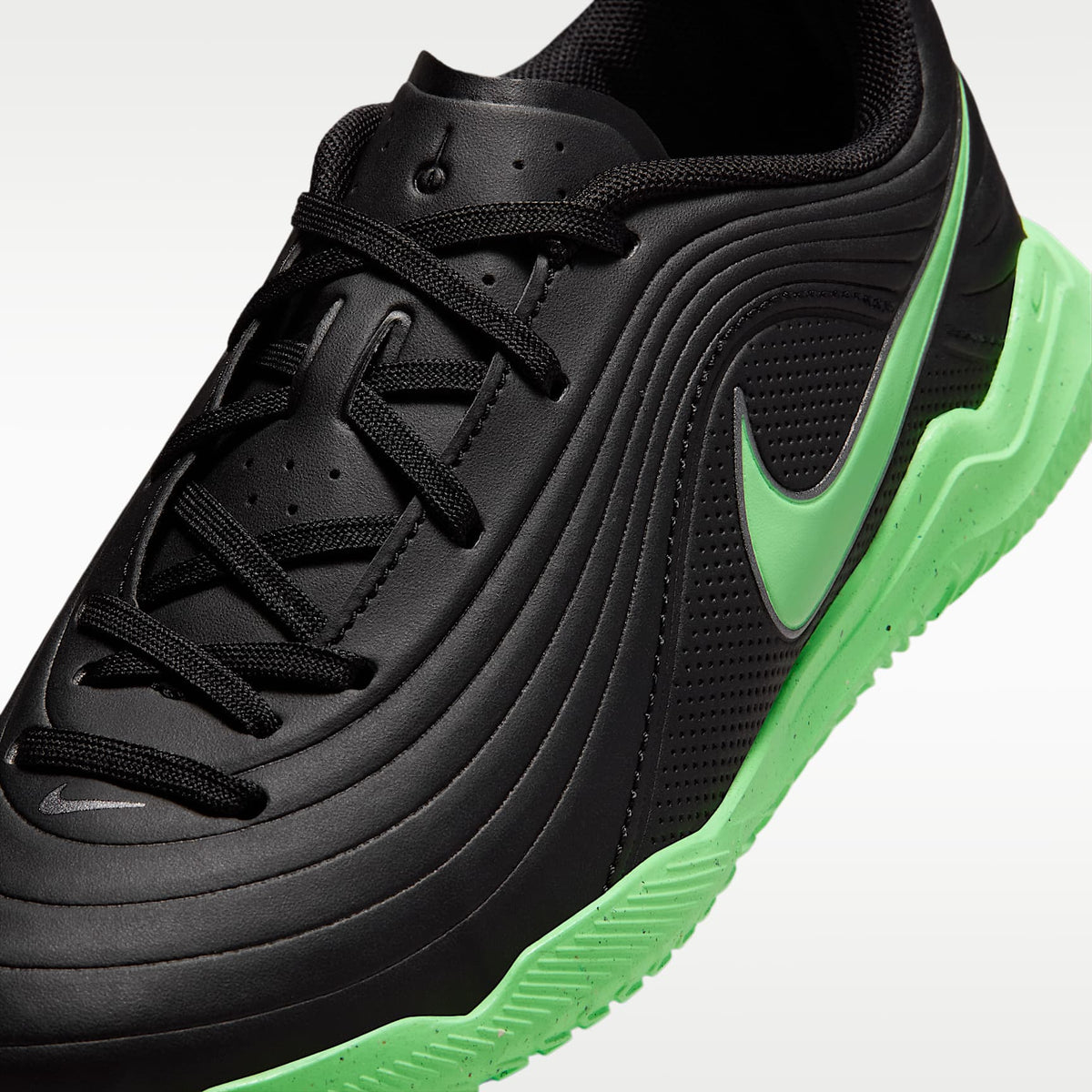 Nike Jr. Tiempo Maestro Club – Negro/Negro/Verde ilusión – vista 7