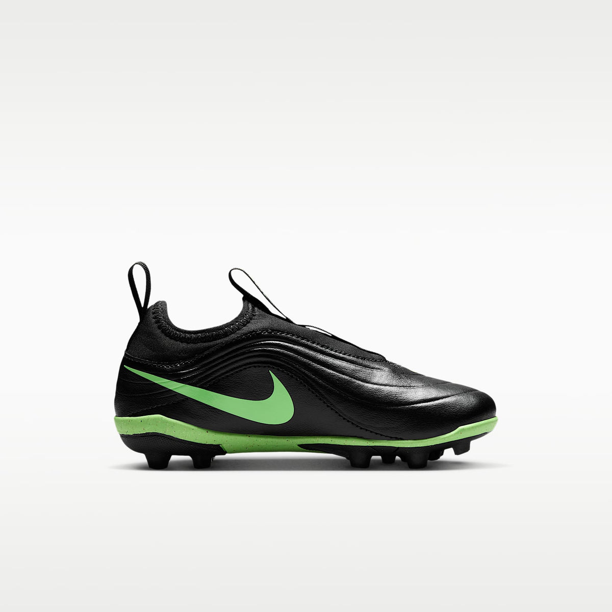 Nike Jr. Tiempo Maestro Club Flex – Negro/Negro/Verde ilusión – vista 3