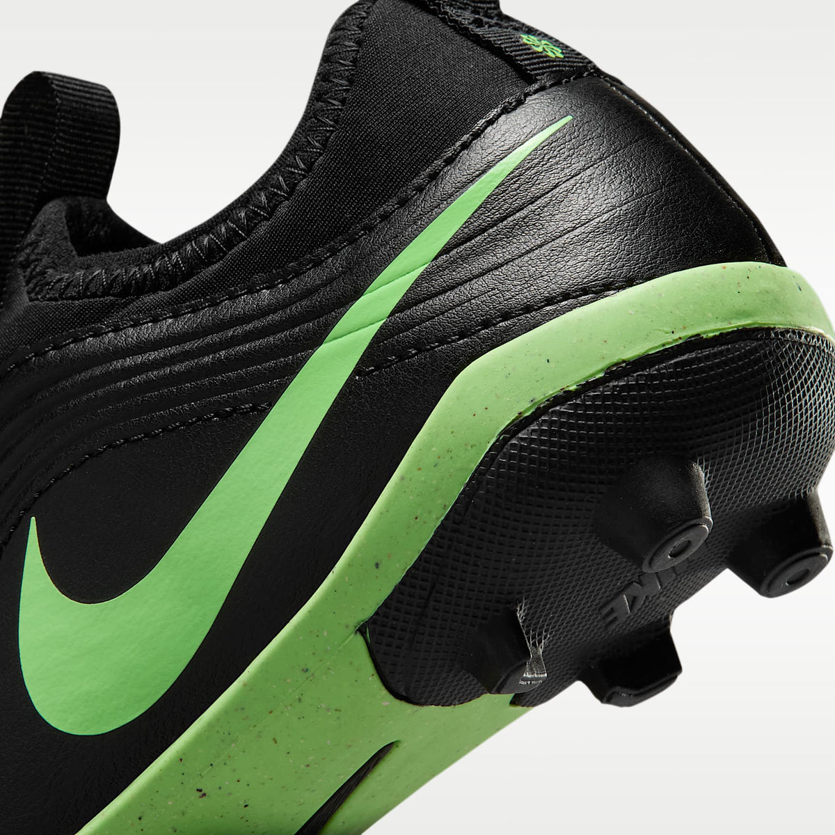 Nike Jr. Tiempo Maestro Club Flex – Negro/Negro/Verde ilusión – vista 9