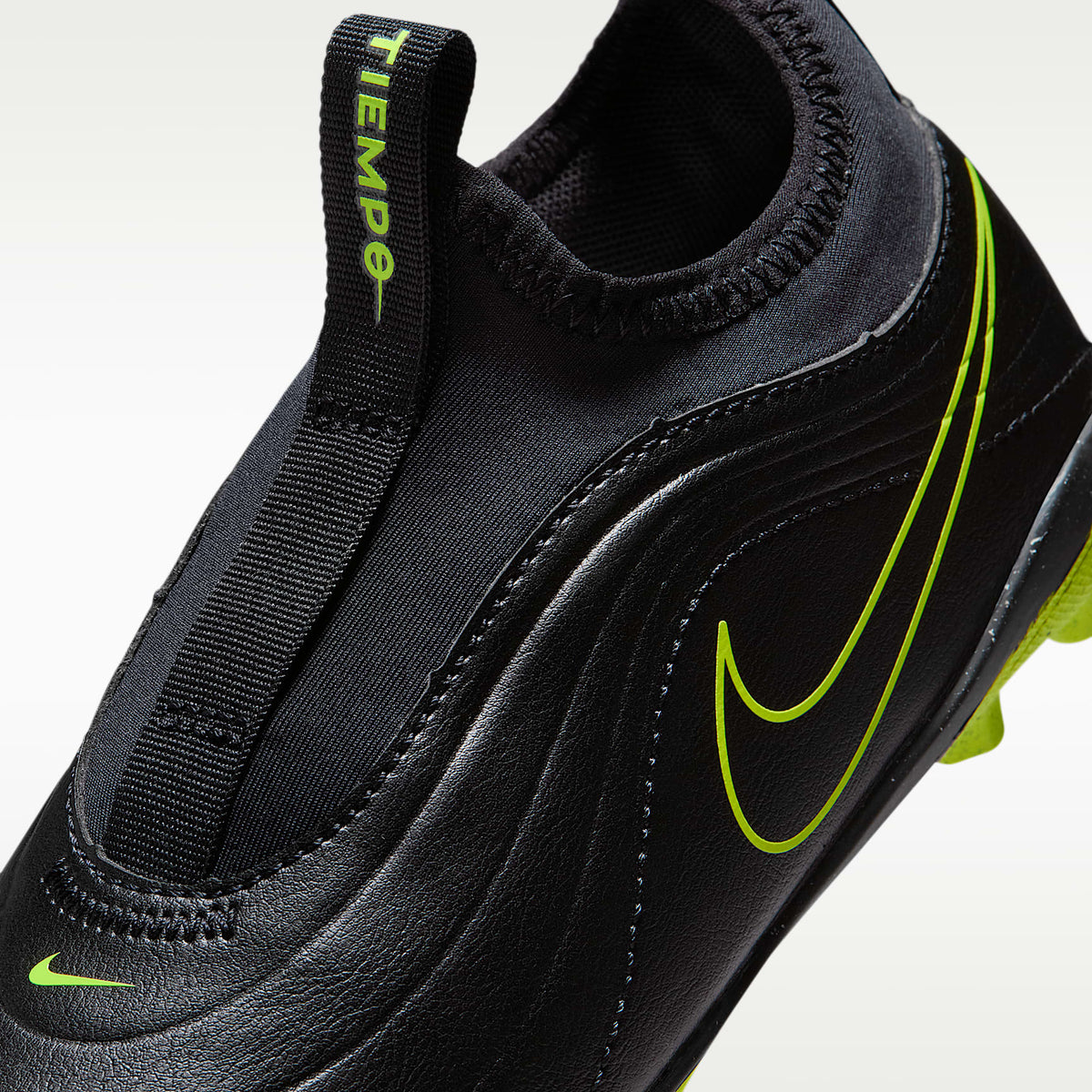 Nike Jr. Tiempo Maestro Club Flex – Negro/Volt/Negro – vista 8