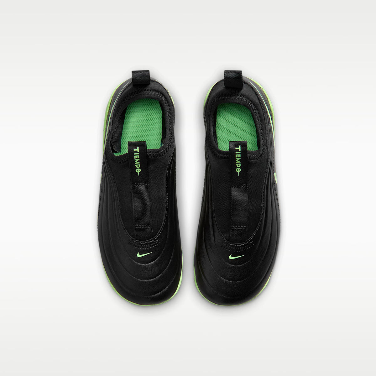 Nike Jr. Tiempo Maestro Club Flex – Negro/Negro/Verde ilusión – vista 4