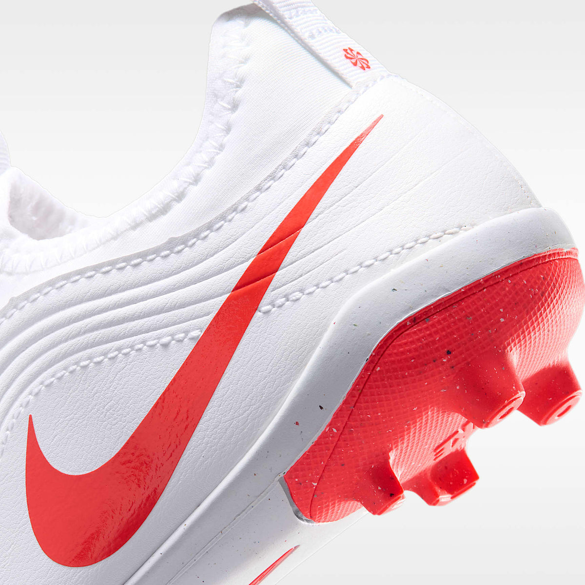 Nike Jr. Tiempo Maestro Club Flex – Blanco/Carmesí brillante/Difuso – vista 9