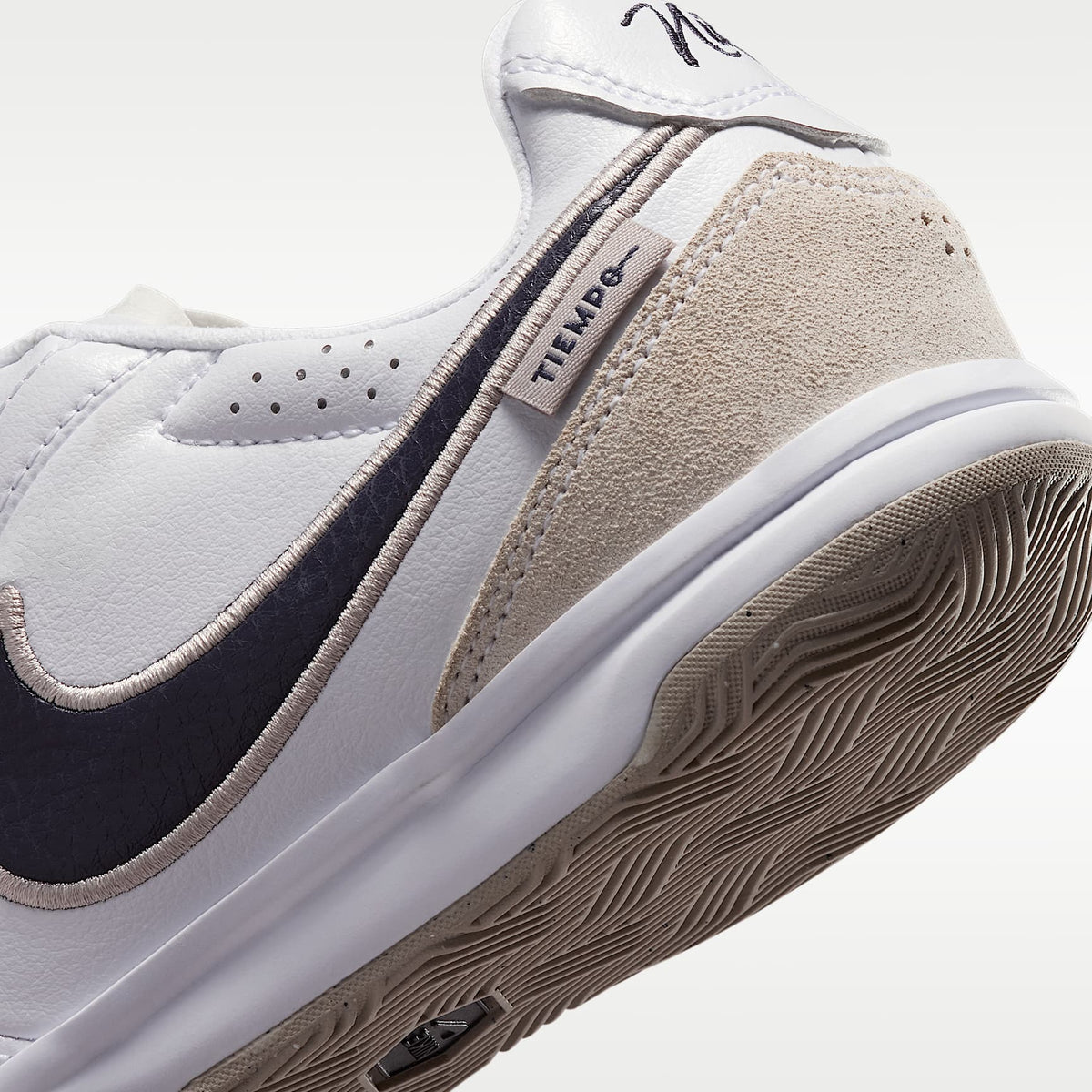 Nike Jr. Tiempo Streetgato – Blanco/Gris partícula/Parrilla – vista 8