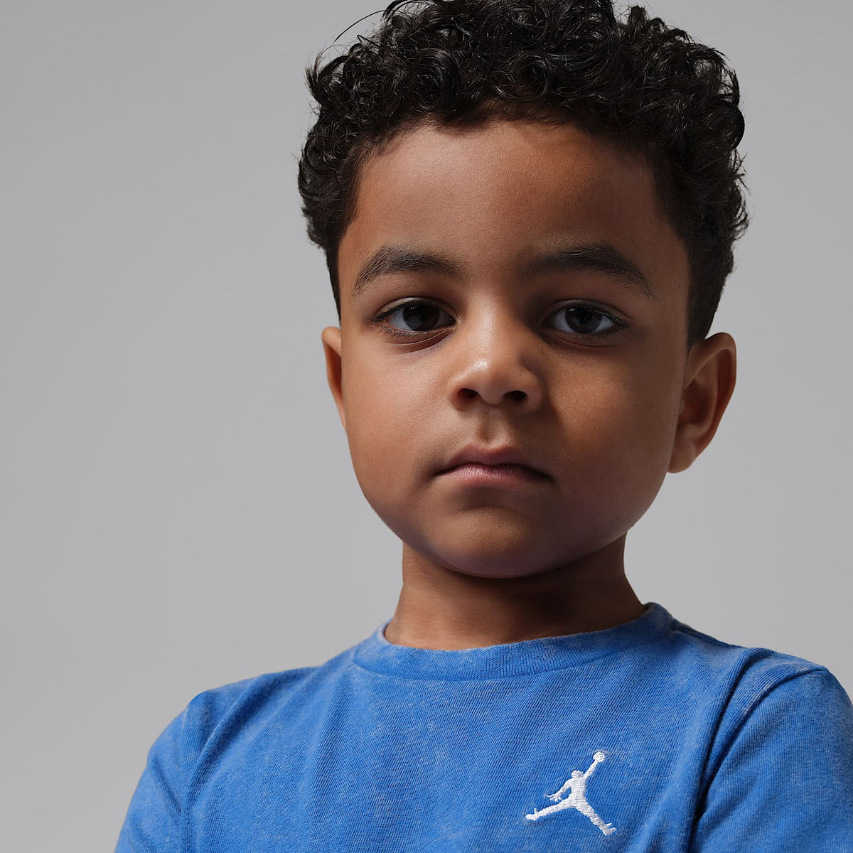 Playera bordada Air con efecto de lavado ácido infantil Jordan – Royal juego – vista 3