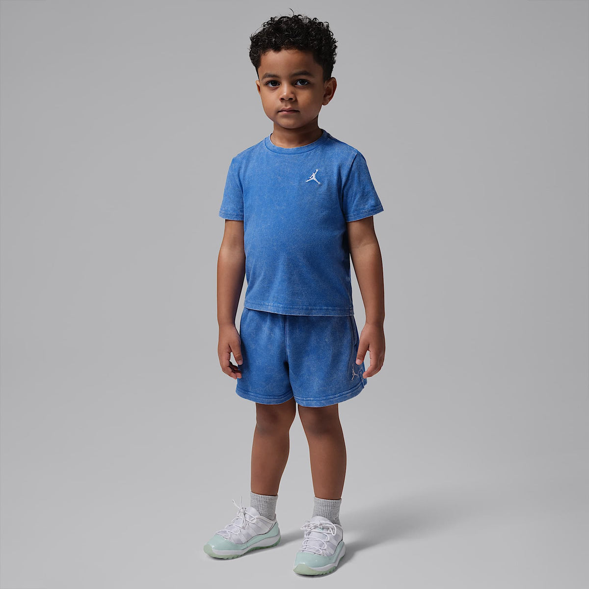 Playera bordada Air con efecto de lavado ácido infantil Jordan – Royal juego – vista 5