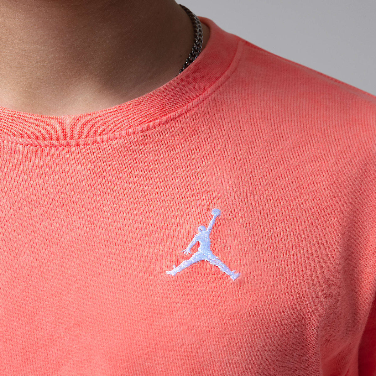 Playera Air bordada con lavado ácido para niños talla grande Jordan – Mango brillante – vista 4