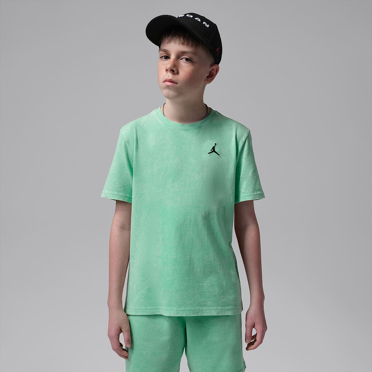 Playera Air bordada con lavado ácido para niños talla grande Jordan – Verde resplandor – vista 1