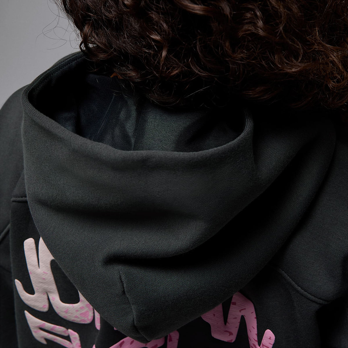 Sudadera con gorro sin cierre de satén oversized para niños talla grande Jordan Jumpman Club – Sombrío apagado – vista 7