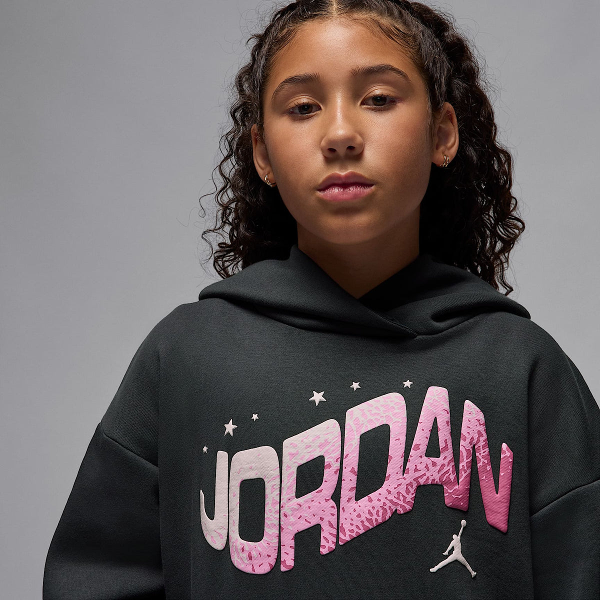 Sudadera con gorro sin cierre de satén oversized para niños talla grande Jordan Jumpman Club – Sombrío apagado – vista 3