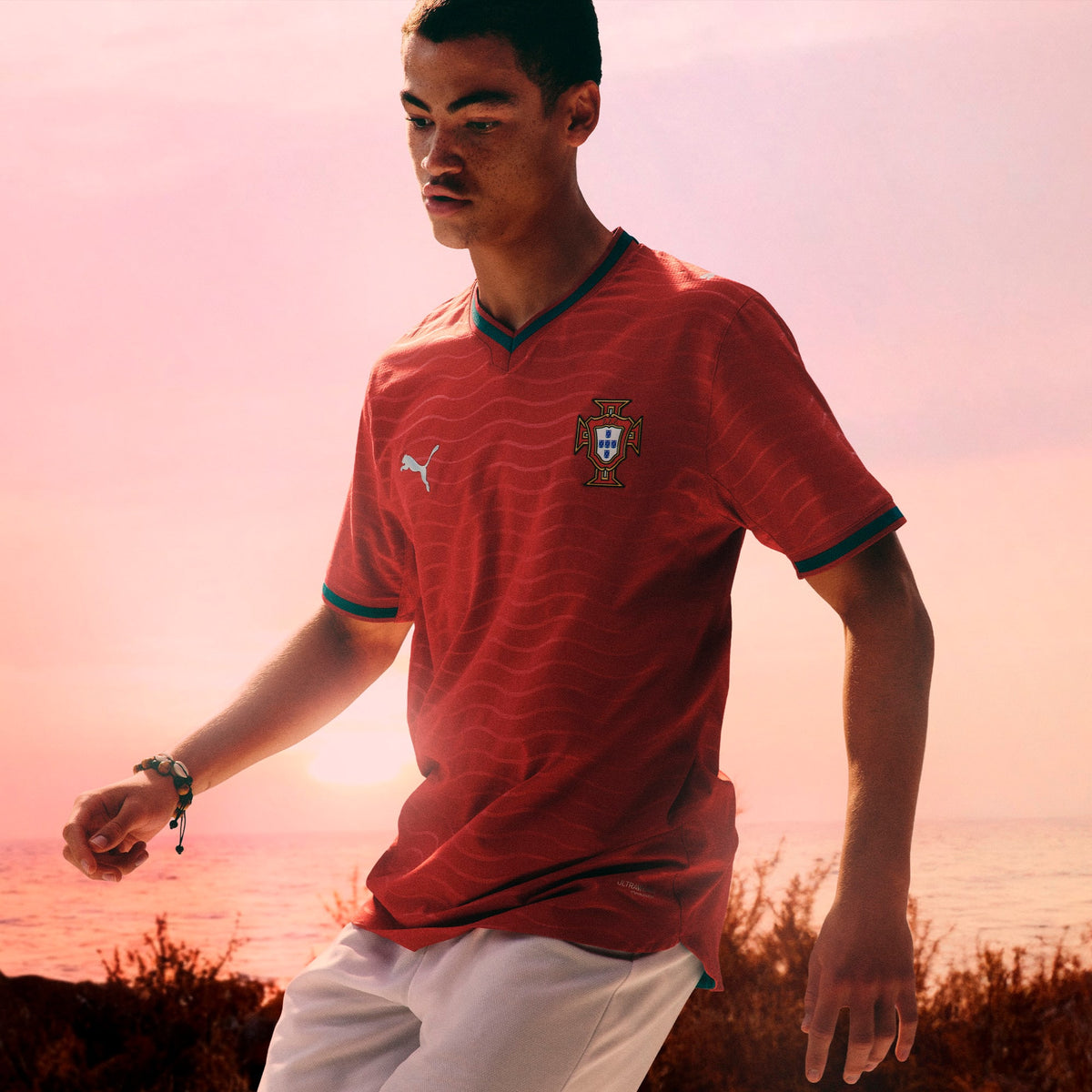 Jersey réplica local de Portugal 2026 para adolescentes – Club Red-Green Lagoon – vista 5
