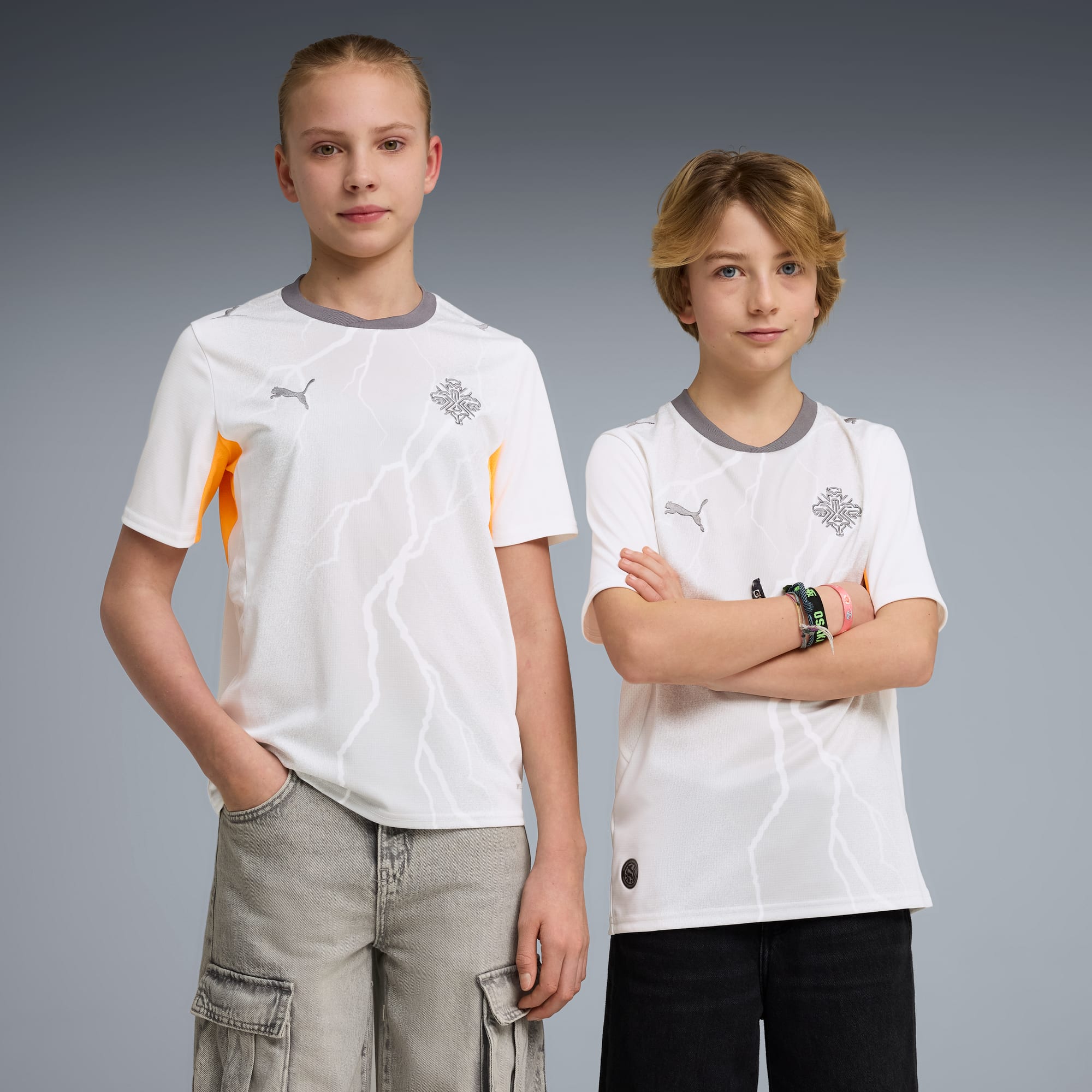 Jersey de futbol juvenil visitante de Islandia – PUMA White-Cool Dark Gray – vista 1