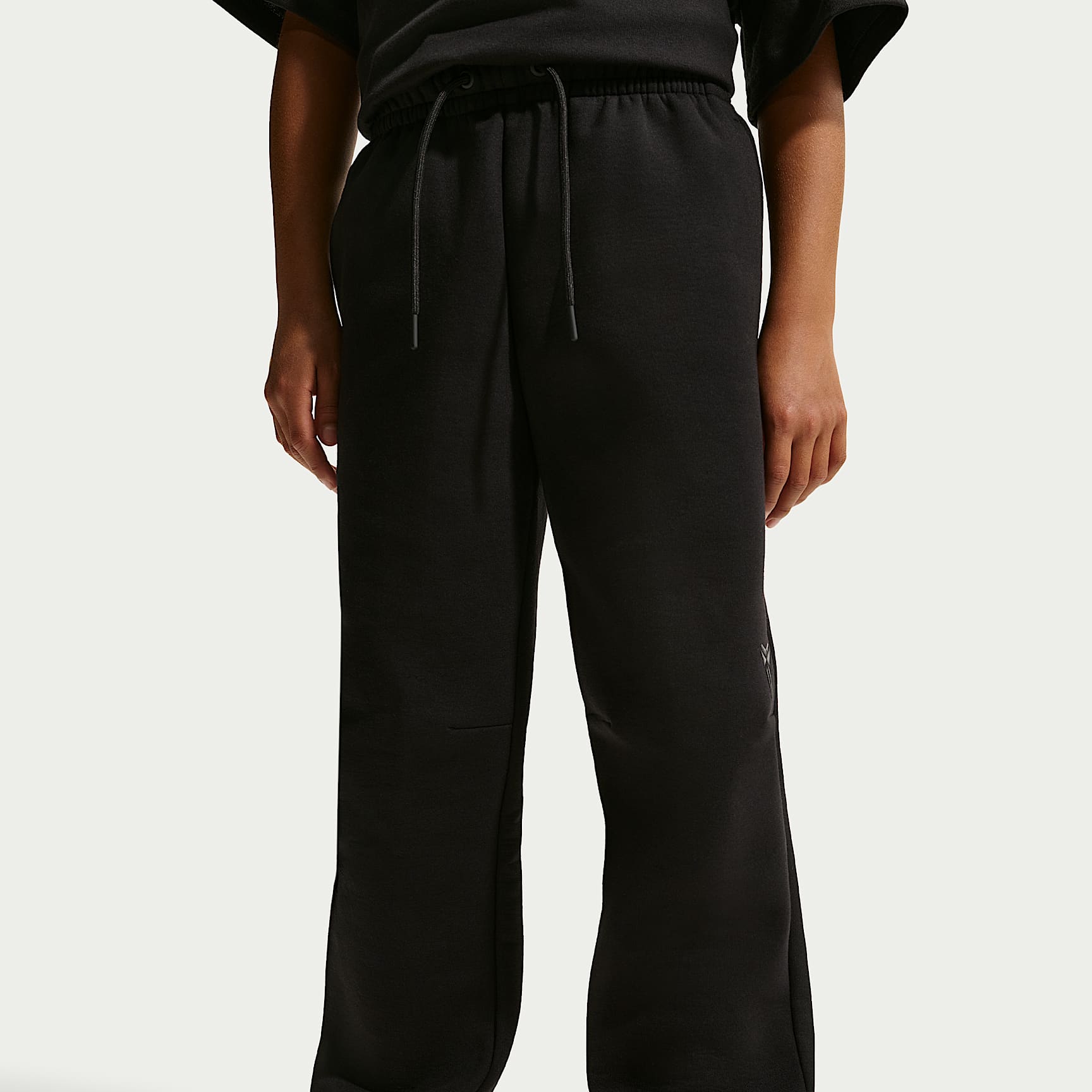 Pants de básquetbol de tejido Fleece Dri-FIT para niños talla grande Kobe – Negro/Negro – vista 2